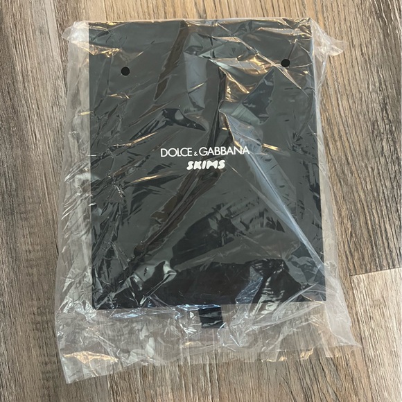 ❌SOLD❌ NWT Skims x Dolce & Gabbana Stretch Satin Triangle Bralette in Onyx - Picture 4 of 8